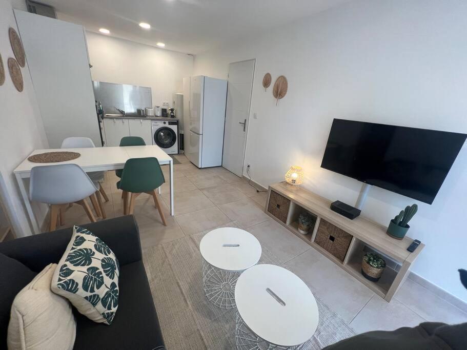 La Glycine - Parking Gratuit - Ac Clim - Cour Prive - Apartment Villeneuve-les-Avignon Ngoại thất bức ảnh