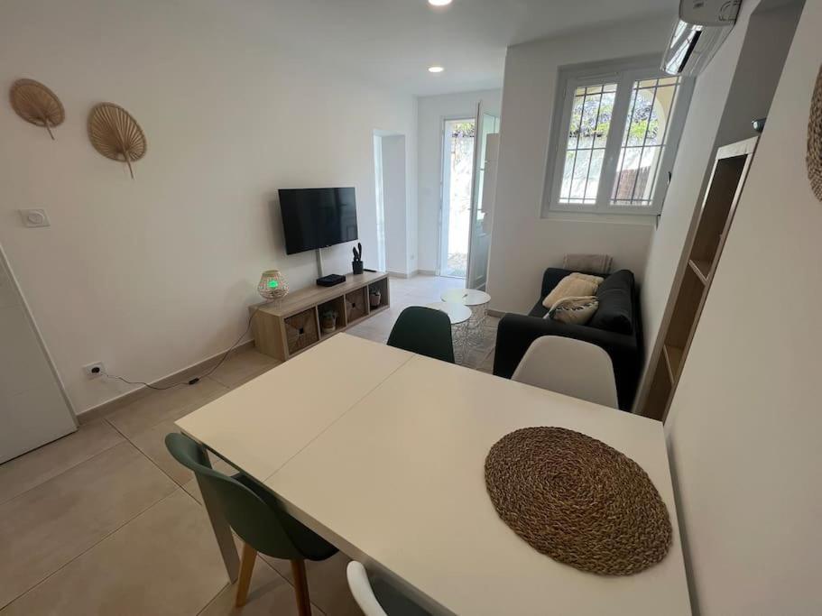 La Glycine - Parking Gratuit - Ac Clim - Cour Prive - Apartment Villeneuve-les-Avignon Ngoại thất bức ảnh