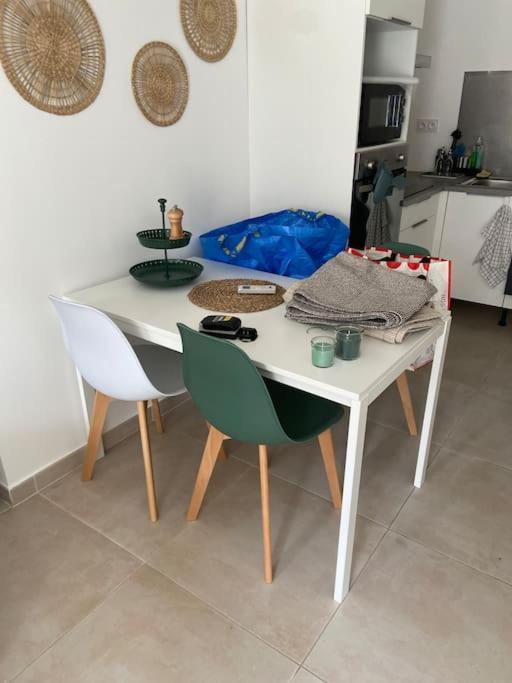 La Glycine - Parking Gratuit - Ac Clim - Cour Prive - Apartment Villeneuve-les-Avignon Ngoại thất bức ảnh