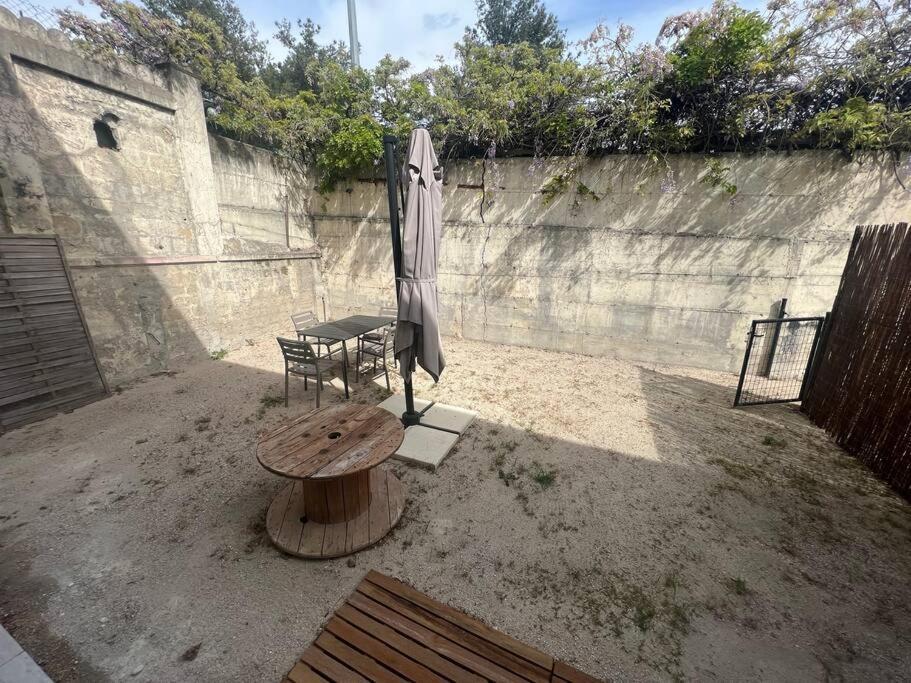 La Glycine - Parking Gratuit - Ac Clim - Cour Prive - Apartment Villeneuve-les-Avignon Ngoại thất bức ảnh