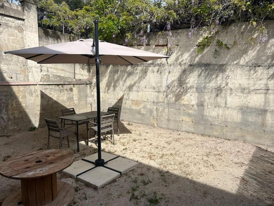 La Glycine - Parking Gratuit - Ac Clim - Cour Prive - Apartment Villeneuve-les-Avignon Ngoại thất bức ảnh